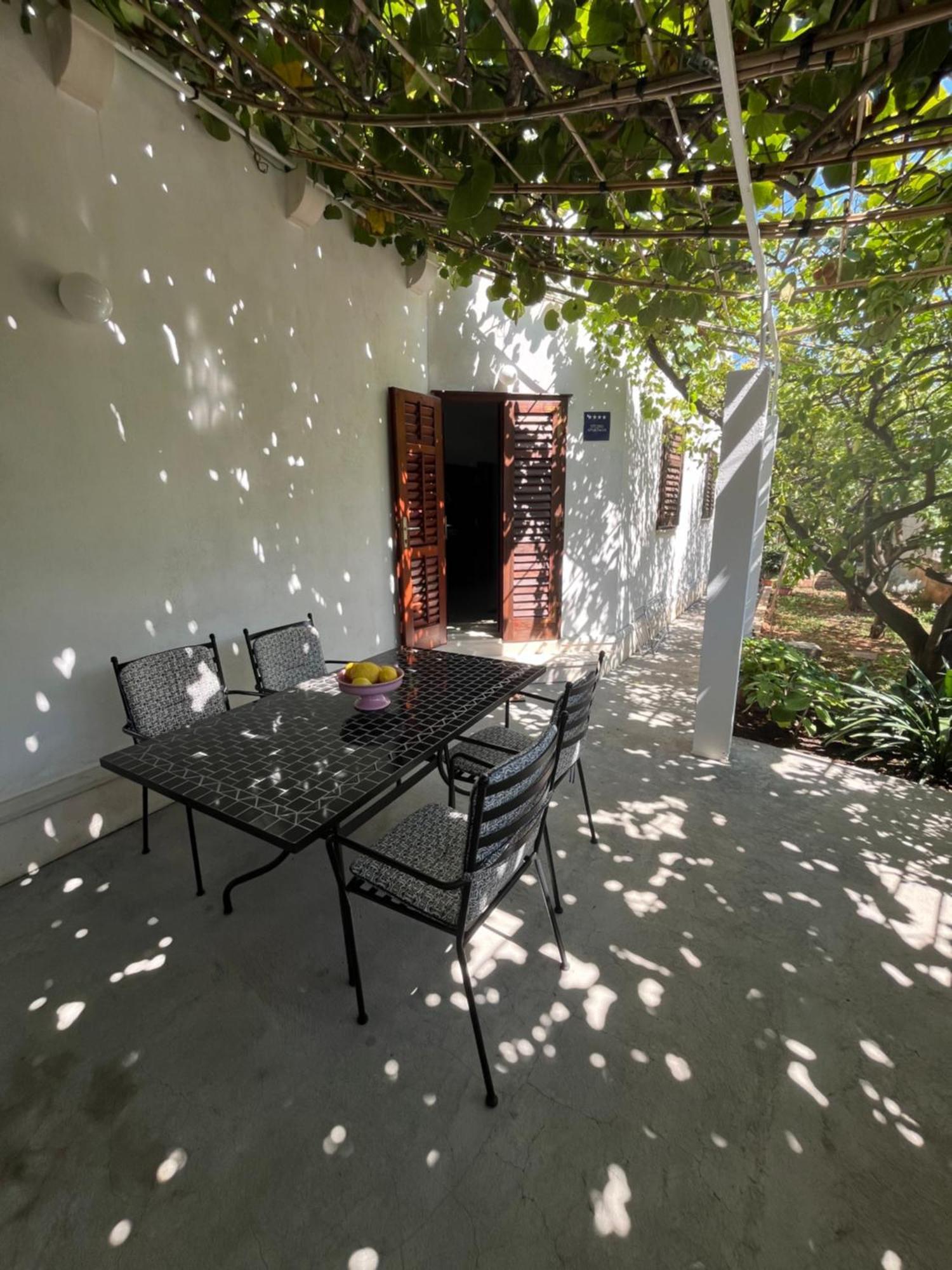 Apartman Mladenka Supetar Exterior foto