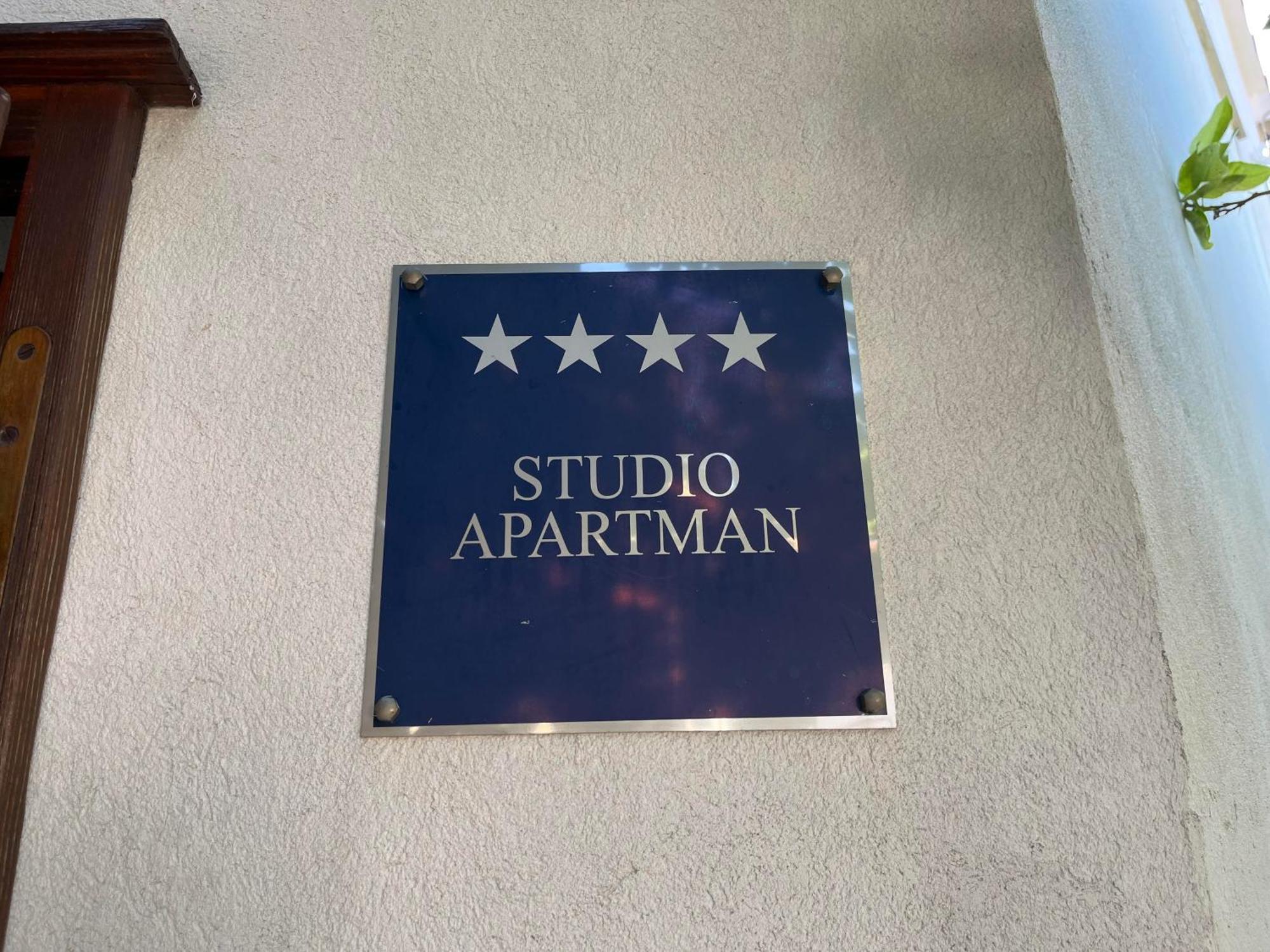 Apartman Mladenka Supetar Exterior foto