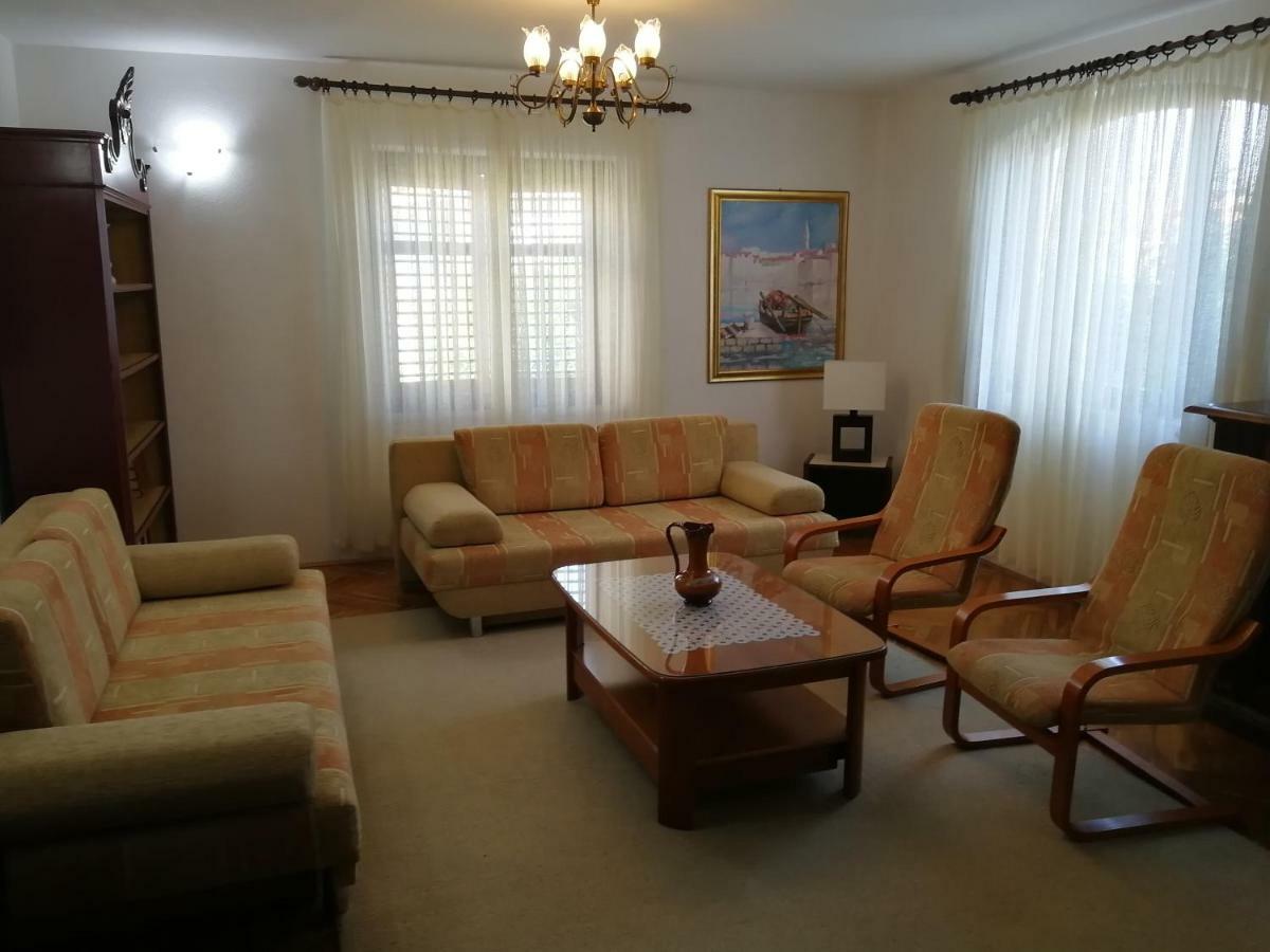 Apartman Mladenka Supetar Exterior foto