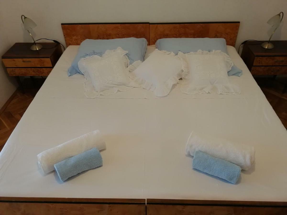 Apartman Mladenka Supetar Exterior foto